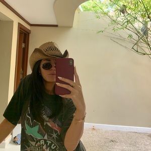 Meet your Posher, Hayley